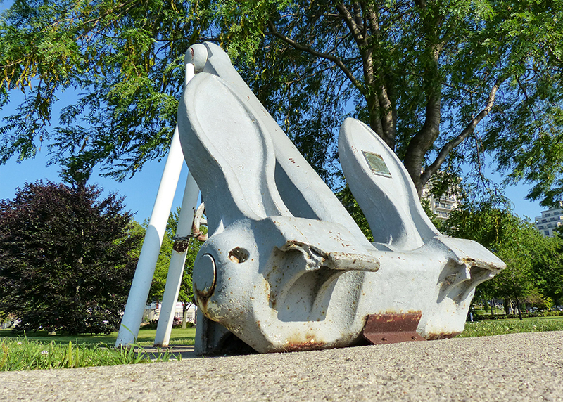 Massive ship anchor given to city by water-loving family