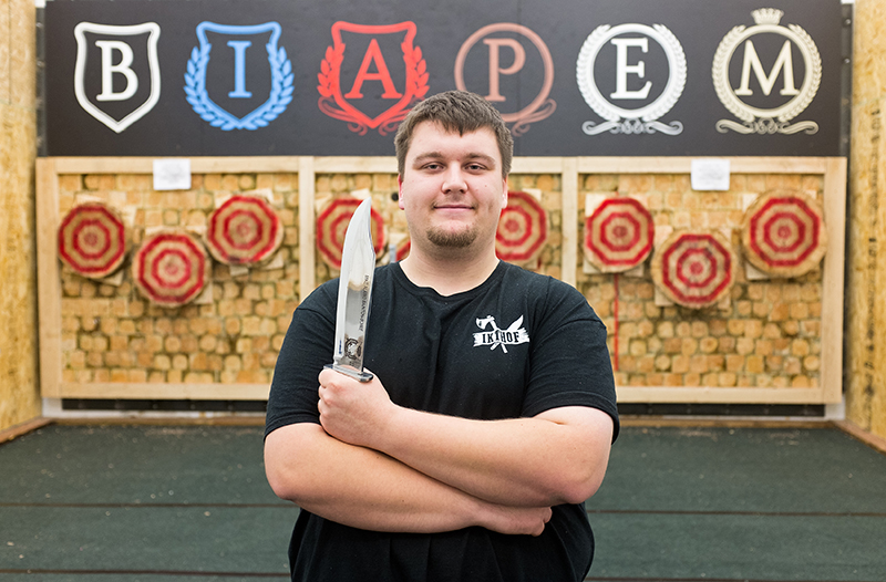 New city business teaching beginners how to throw a knife
