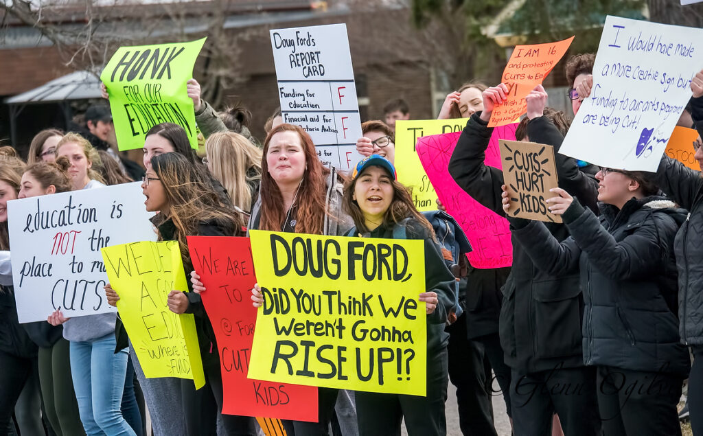 Students deliver “no-cuts” message to Ford government