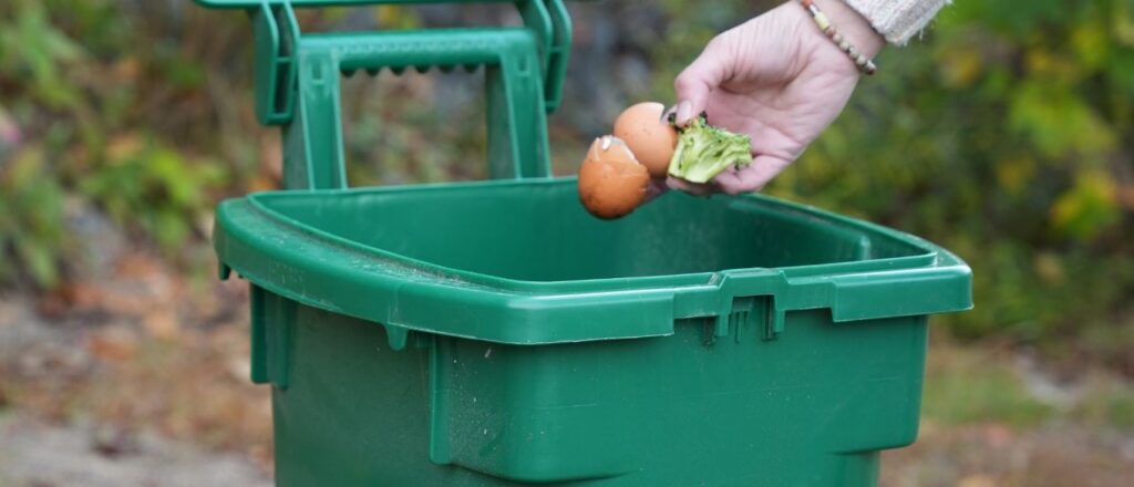 Green bin rollout to drive 1.25 per cent tax hike under new waste contracts