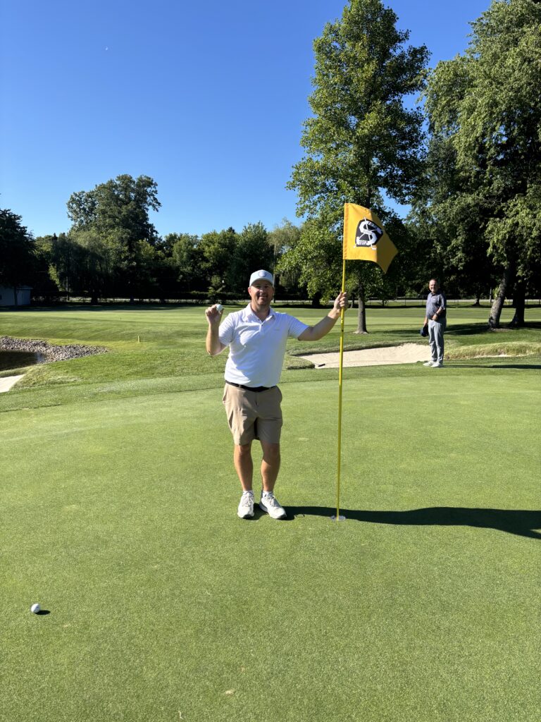 Mark Saunders scores third career hole-in-one